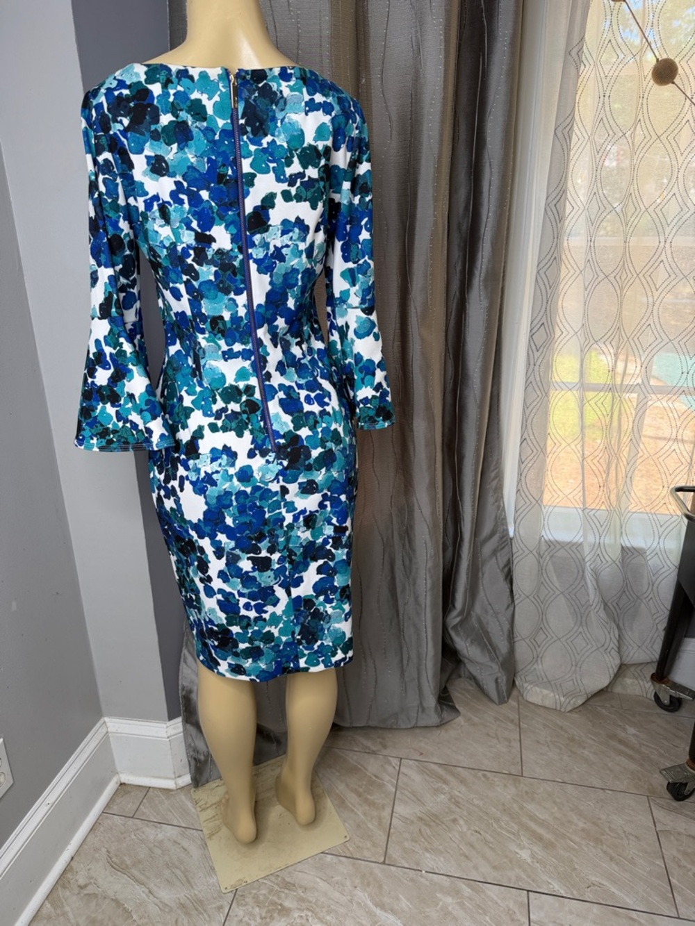 Calvin Klein Women’s Sz 10 Blue and Teal Floral Midi Dress - Picture 4 of 8